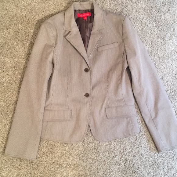 Ann Klein grey striped suit with crop flare pants. Stretch. Size 10. - Picture 2 of 14
